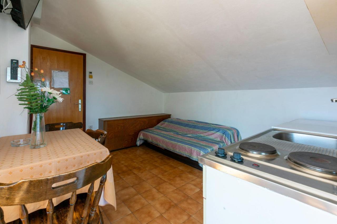 Apartments Rozaria Dramalj Ngoại thất bức ảnh