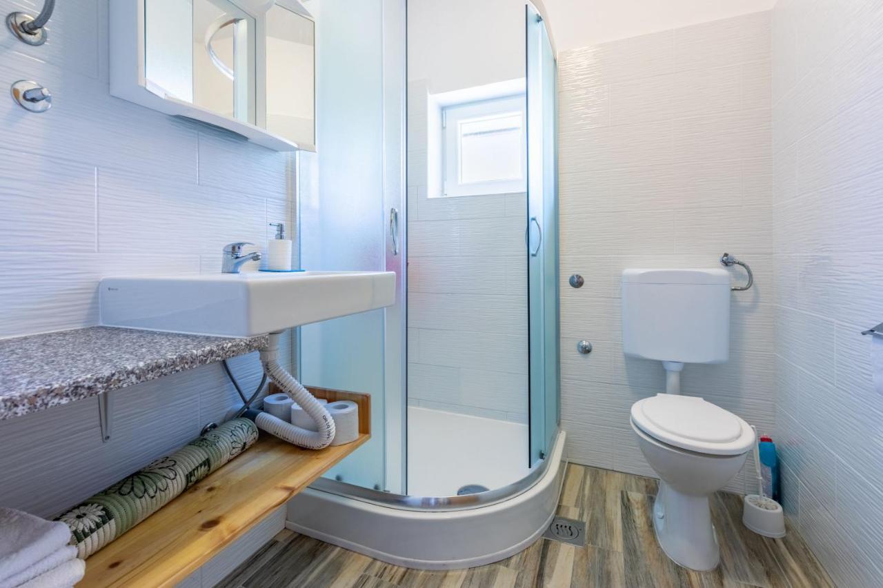 Apartments Rozaria Dramalj Ngoại thất bức ảnh