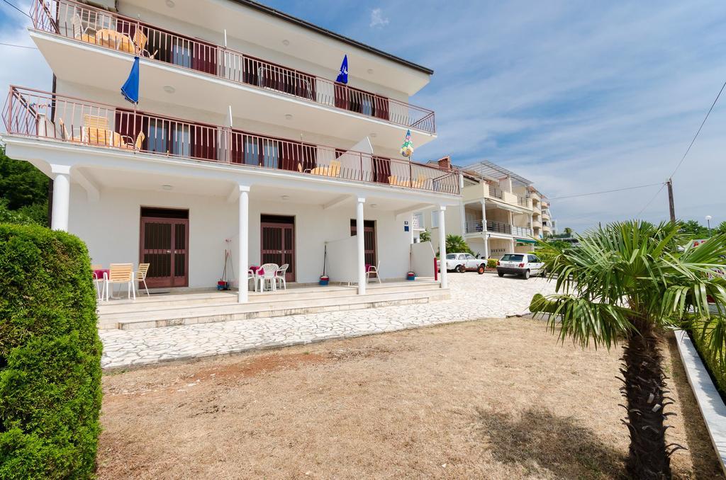 Apartments Rozaria Dramalj Ngoại thất bức ảnh